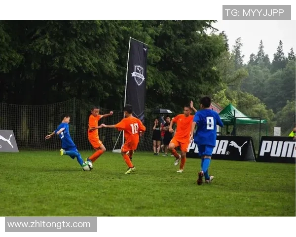 真人版足球游戏抽球星卡体验 全新玩法点燃足球激情与梦想